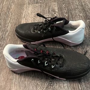Nike Metcon 6 Gym Training Shoes Women's Size 9 (worn one time).